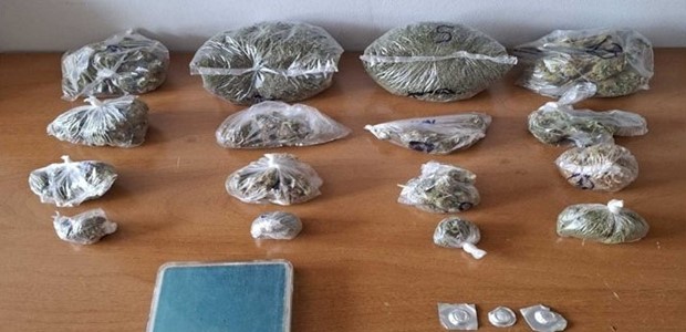 Χειροπέδες για κατοχή και διακίνηση κάνναβης 
